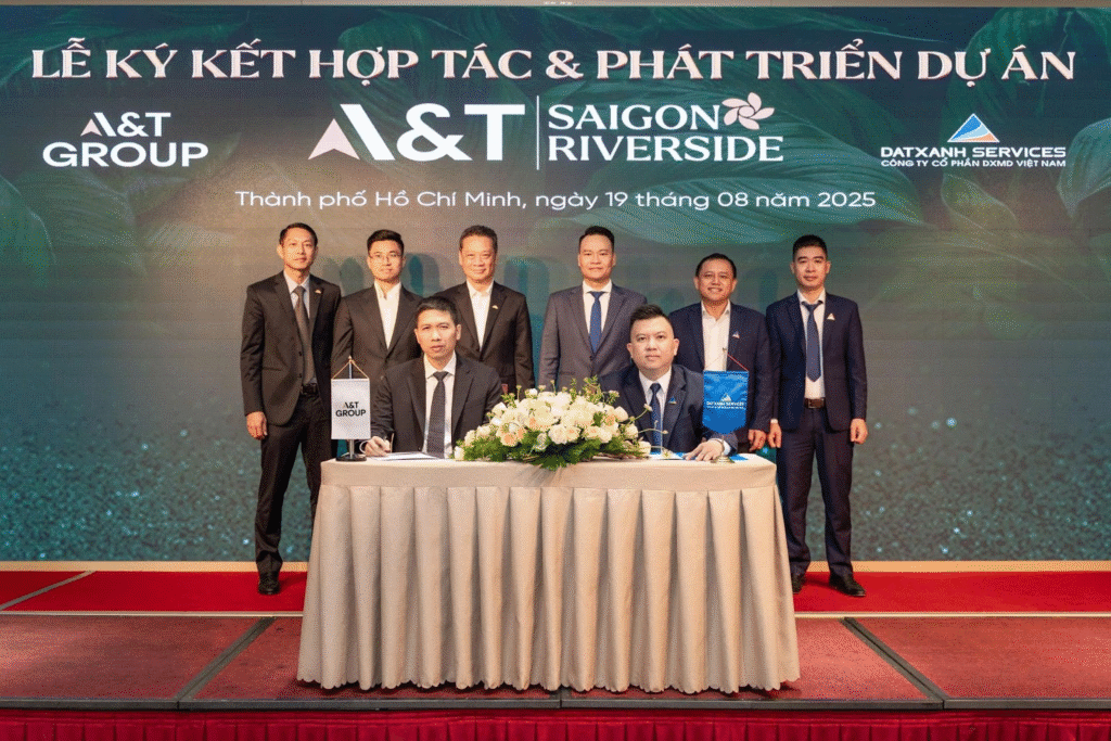 Lễ ký kết hợp tác và phát triển dự án A&T Saigon Riverside giữa Chủ đầu tư A&T Group và Đơn vị Triển khai DXMD Vietnam dưới sự chứng kiến của Ban lãnh đạo cấp cao của 2 đơn vị. 