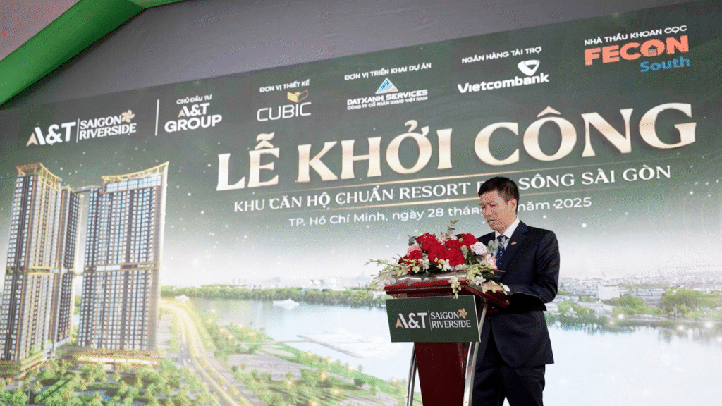 Nguyễn Văn Trường - Tổng Giám đốc Công ty cổ phần đầu tư phát triển đô thị A&T Thuận An nhấn mạnh: “A&T Saigon Riverside chính là hiện thực hóa của niềm tin – nơi hội tụ giữa chất sống nghỉ dưỡng và tiện ích đô thị hiện đại.”